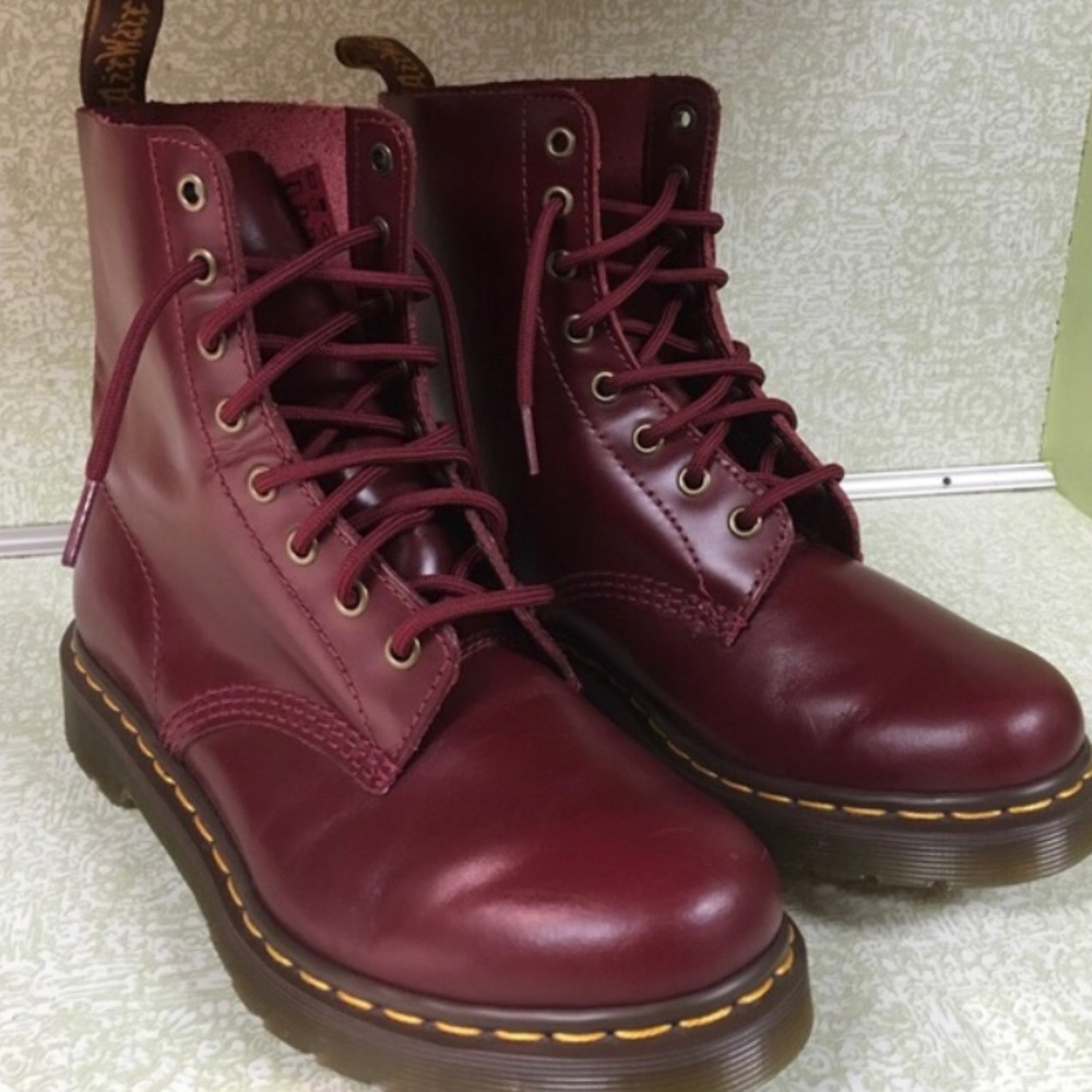 DR. MARTENS